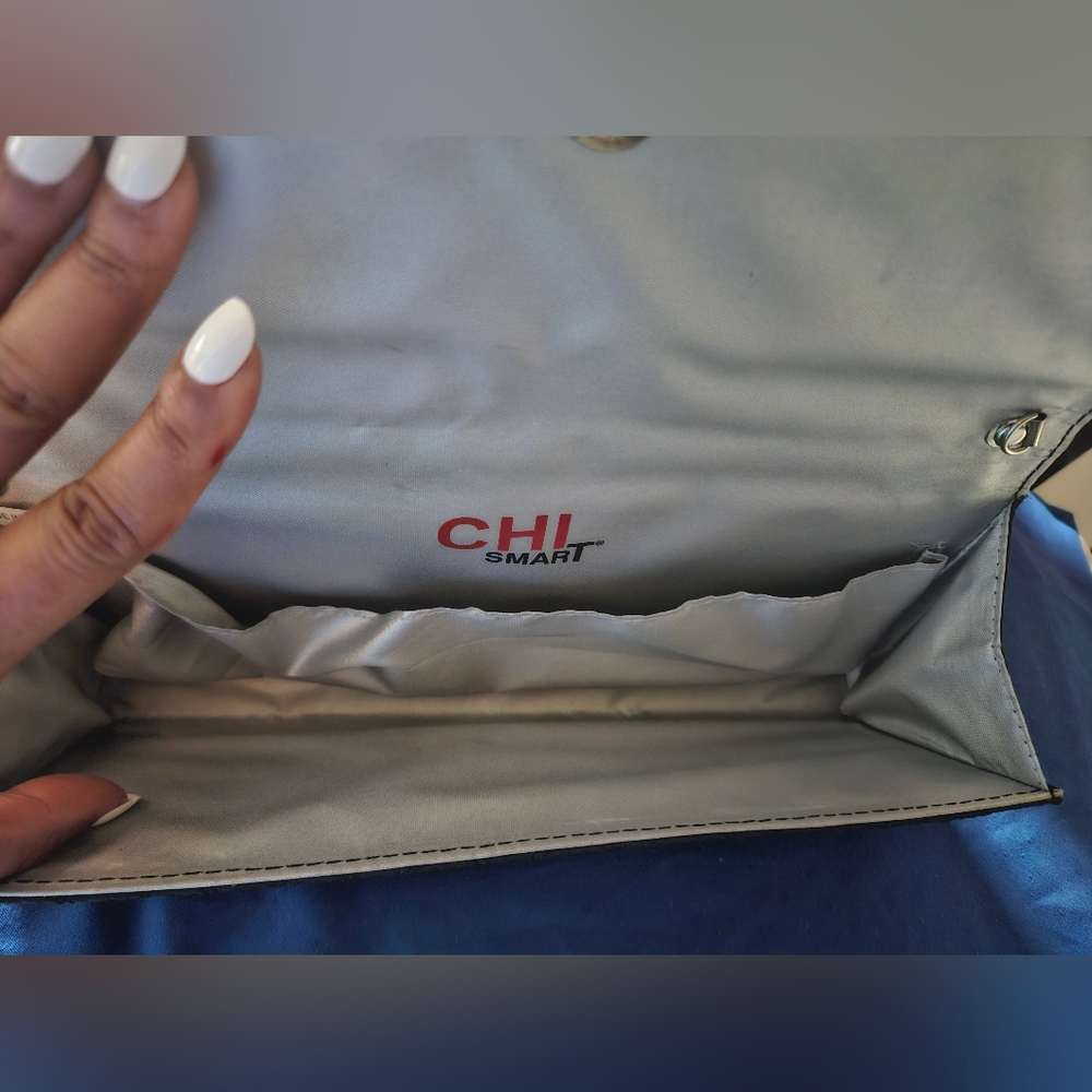 Chic Quilted Clutch in Luxurious Silver - Picture 6 of 12